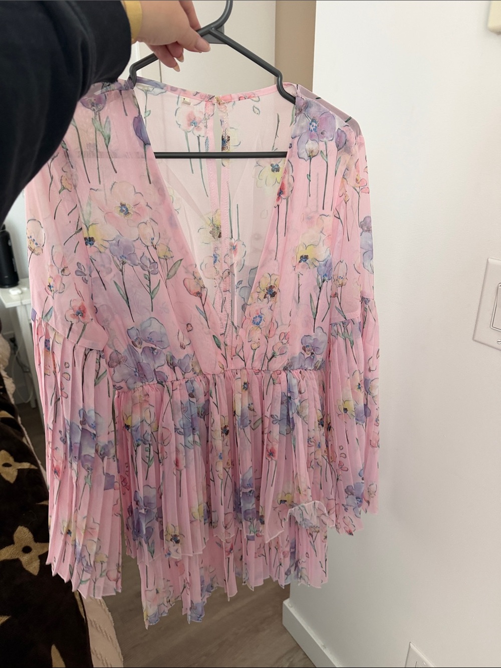 SHEIN Pink Floral Pleated V-Neck Mini Dress